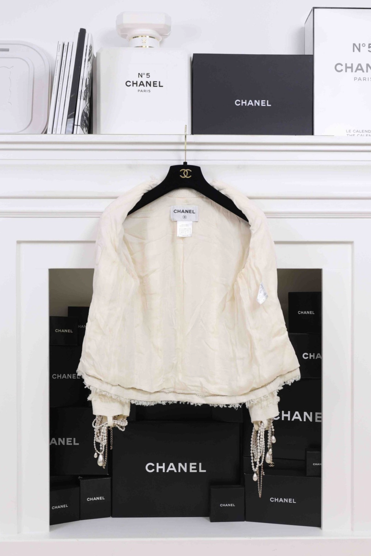Chanel 08 Runway White Tweed P earl Chains Jacket