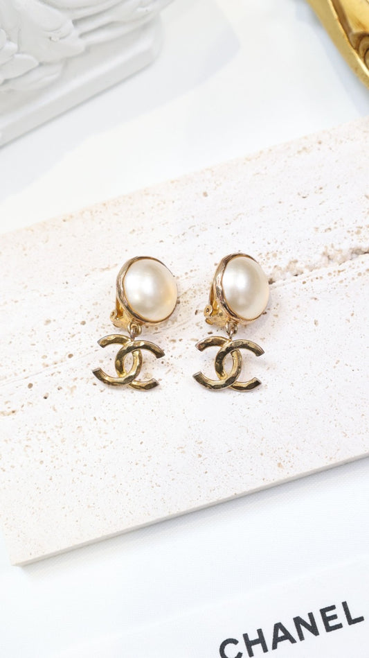 Vintage Chanel 94A CC Pearl Ear Clips