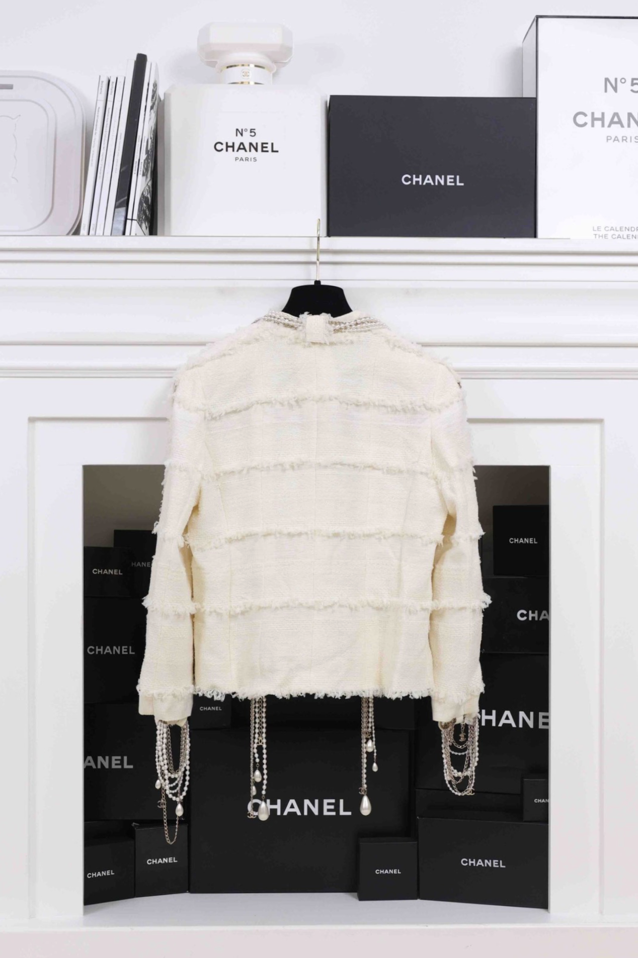 Chanel 08 Runway White Tweed P earl Chains Jacket