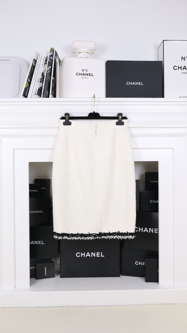 Chanel 09P Black Outliner Tweed Jacket Skirt Set