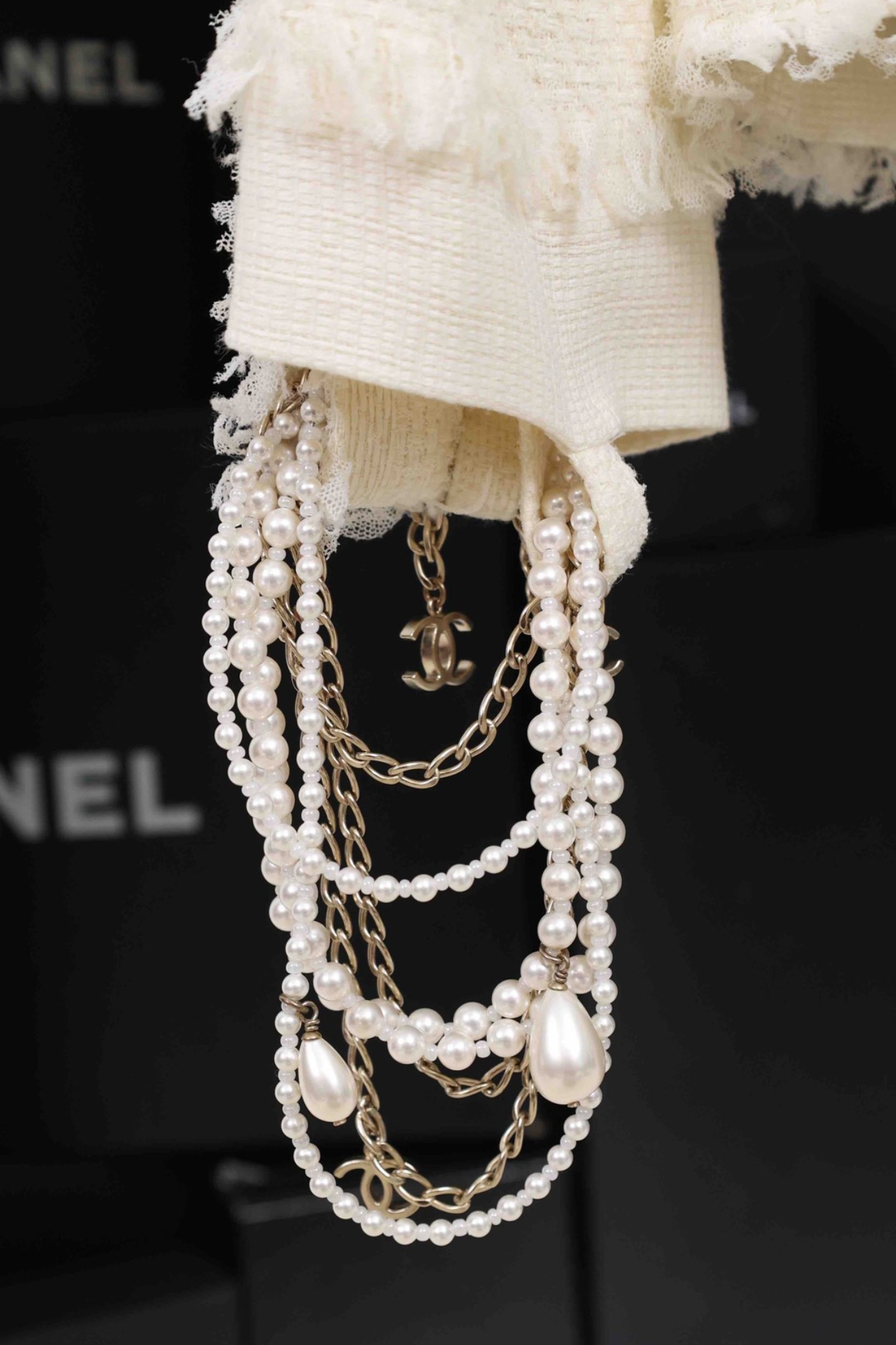 Chanel 08 Runway White Tweed P earl Chains Jacket