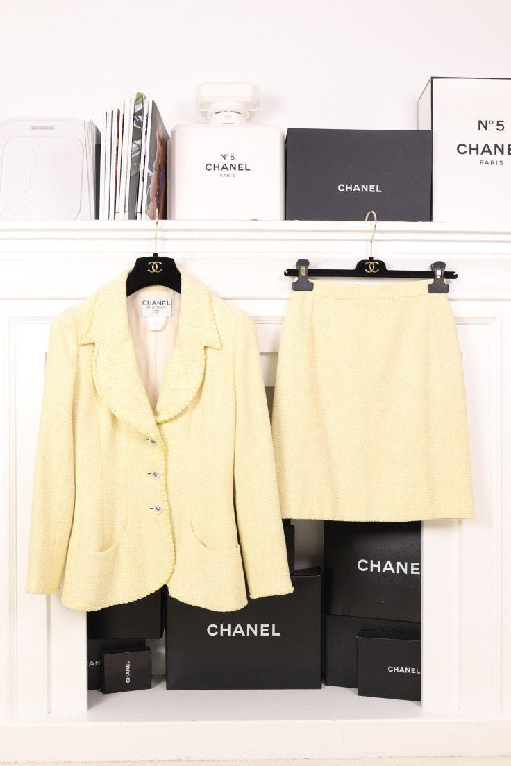 Vintage Chanel 97P Light Yellow Tweed Shell Button Set