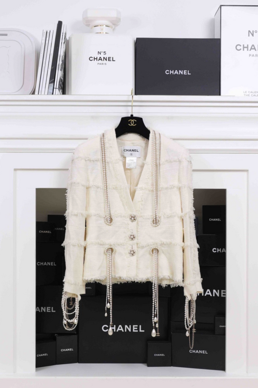 Chanel 08 Runway White Tweed P earl Chains Jacket